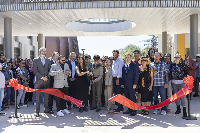 Southwestern College students and leadership participating in the Instructional & Discovery Complex Ribboncutting Ceremony.